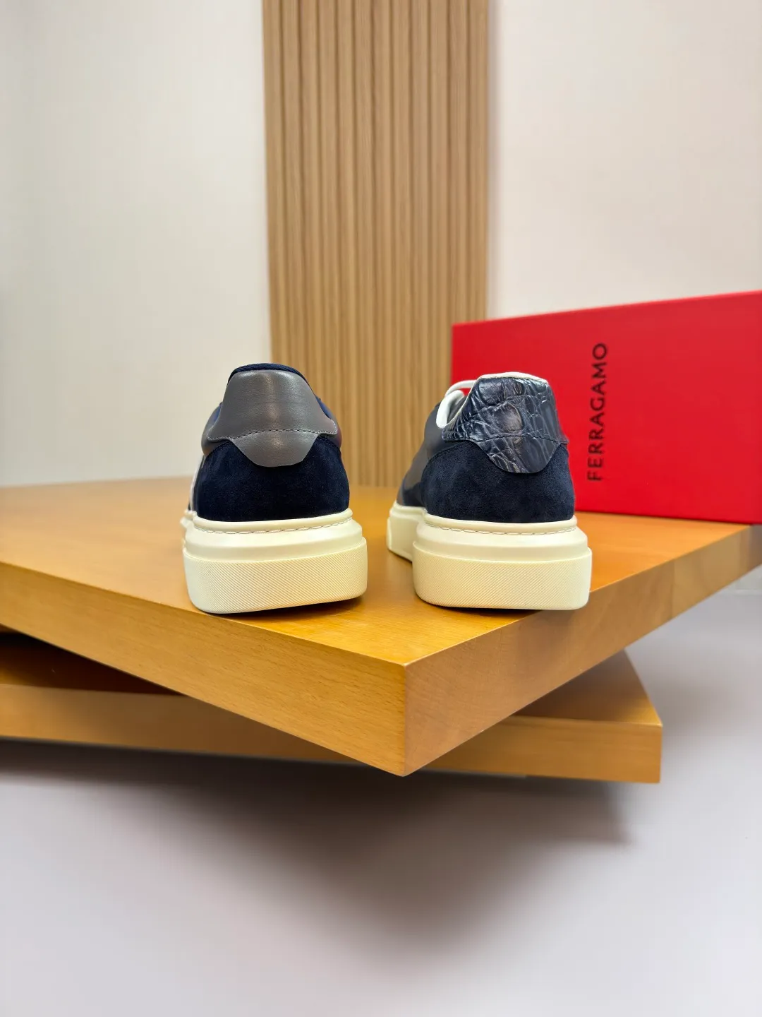 Men's men's shoes 💰440 [New style] 🏃‍♂️🏃‍♂️[Ferragamo] Ferragamo - High-end quality original order·Casual sports shoes -Upper: 🔝Nappa calfskin, suede calfskin, shoe body. Sewing brand totem, tongue air pressure brand logo -Inner: water-dyed cowhide -Outsole: ultra-light TPU foam rubber; molded outsole -Ultra-high quality control and fine workmanship: outstanding (high-end, extravagance, grade) -Size: 38-45 (46, can be customized)